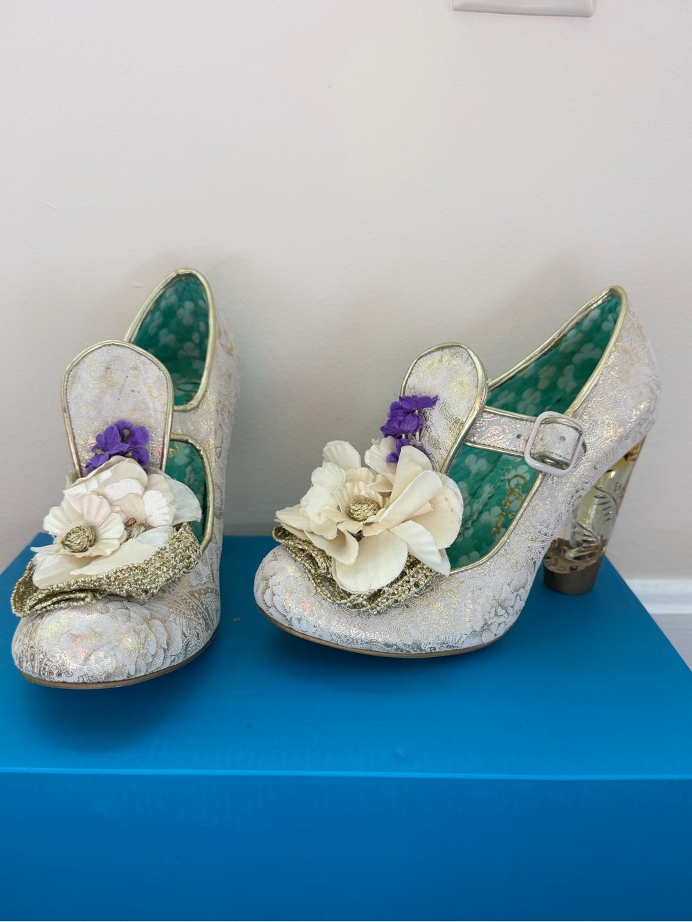 Irregular Choice - “Can’t Touch This” off white Size 7.5
